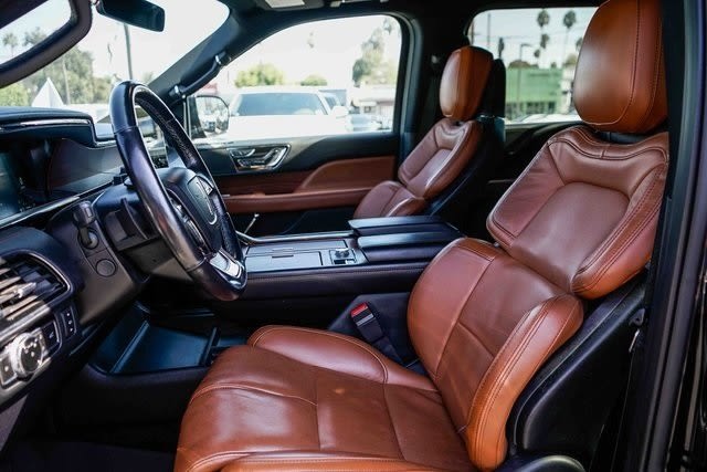 Thumbnail: 2021 Lincoln Navigator L - 11
