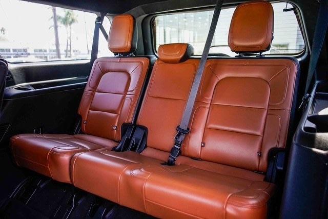 Thumbnail: 2021 Lincoln Navigator L - 24