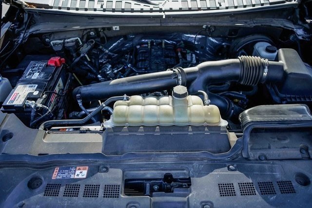 Thumbnail: 2021 Lincoln Navigator L - 8