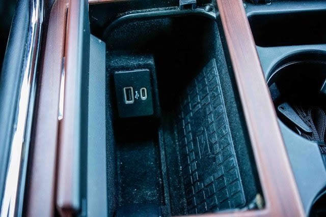 Thumbnail: 2021 Lincoln Navigator L - 29