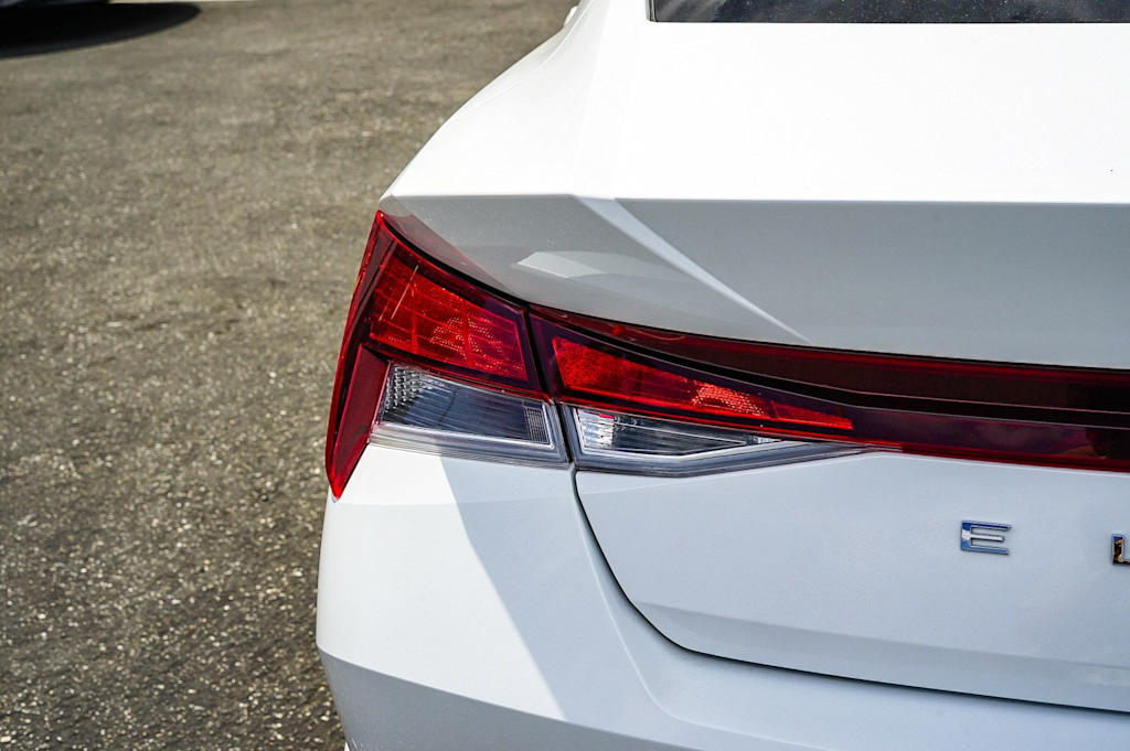 Thumbnail: 2022 Hyundai Elantra - 22
