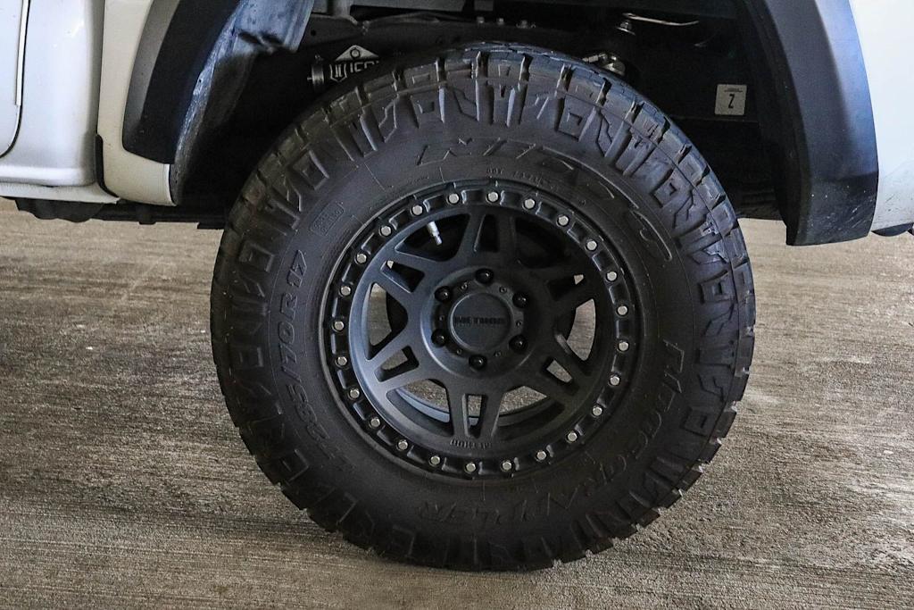 Thumbnail: 2018 Toyota Tacoma - 10
