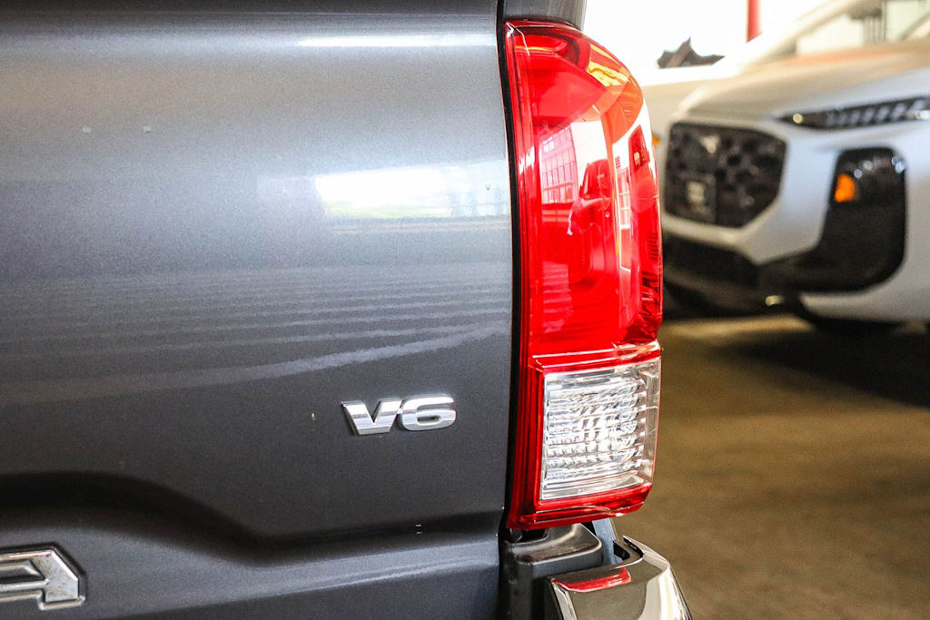 Thumbnail: 2016 Toyota Tacoma - 12