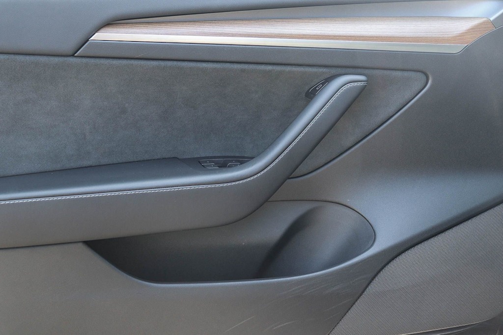 Thumbnail: 2023 Tesla Model 3 - 24