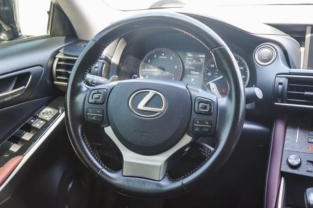 2020 Lexus IS 300 12