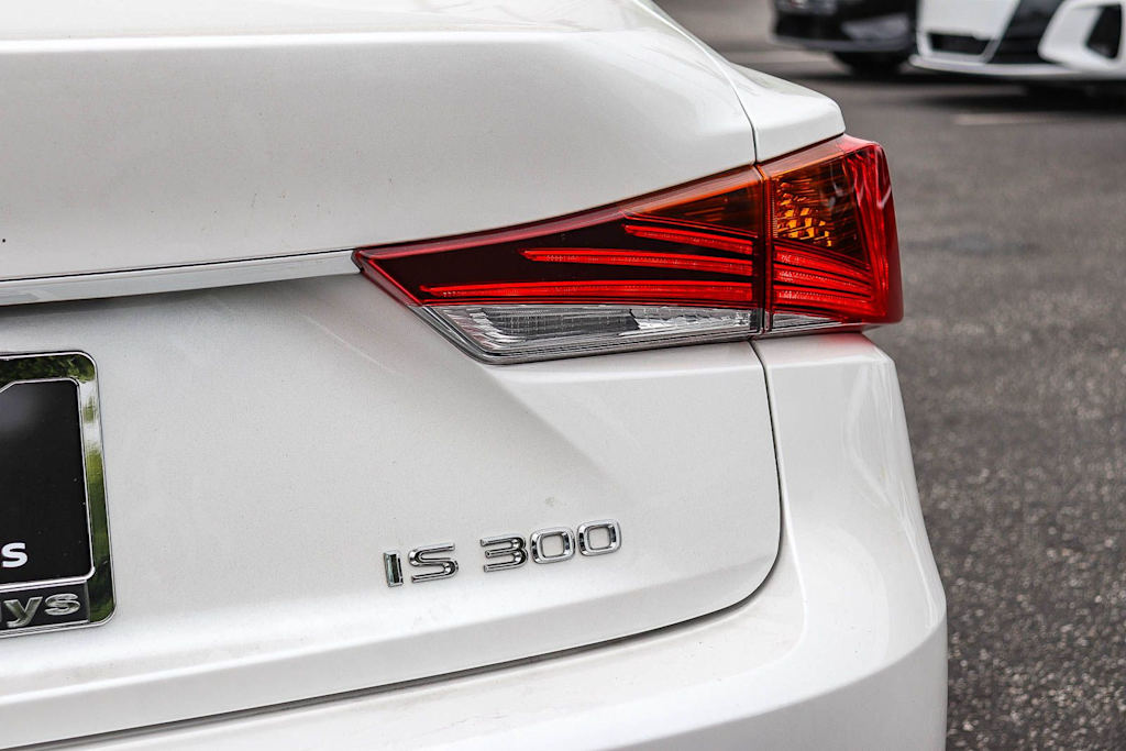 Thumbnail: 2018 Lexus IS - 13