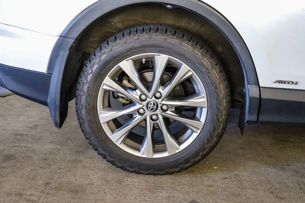 Thumbnail: 2018 Toyota RAV4 - 11