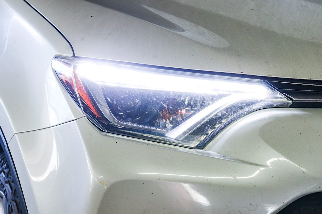 Thumbnail: 2018 Toyota RAV4 - 10