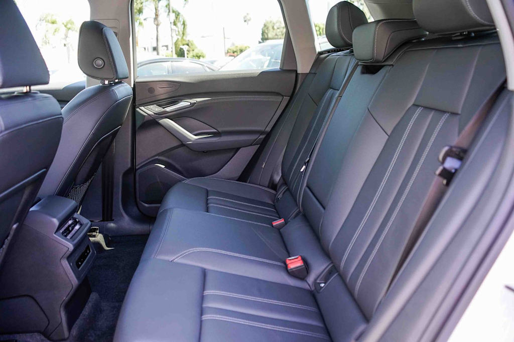 Thumbnail: 2025 Audi Q6 e-tron - 10