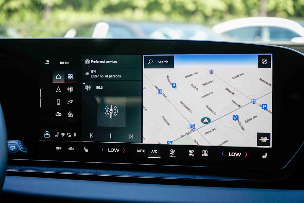 Thumbnail: 2025 Audi Q6 e-tron - 12