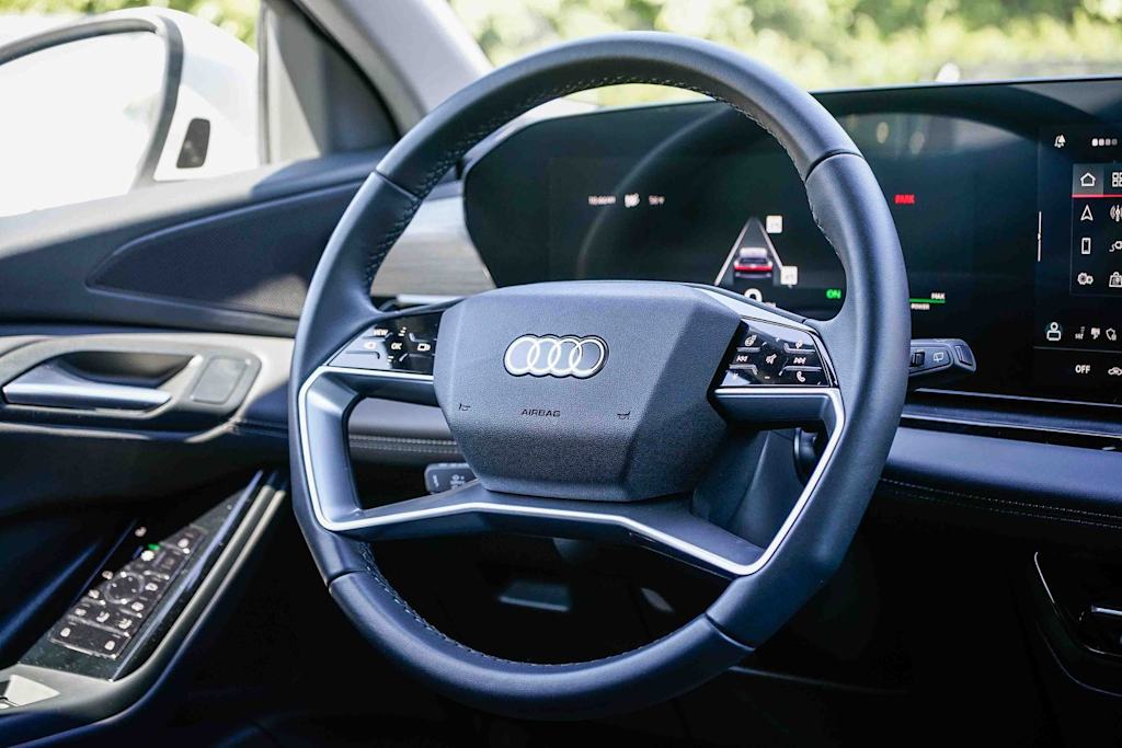 Thumbnail: 2025 Audi Q6 e-tron - 11