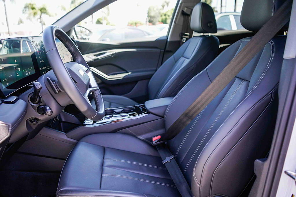 Thumbnail: 2025 Audi Q6 e-tron - 9