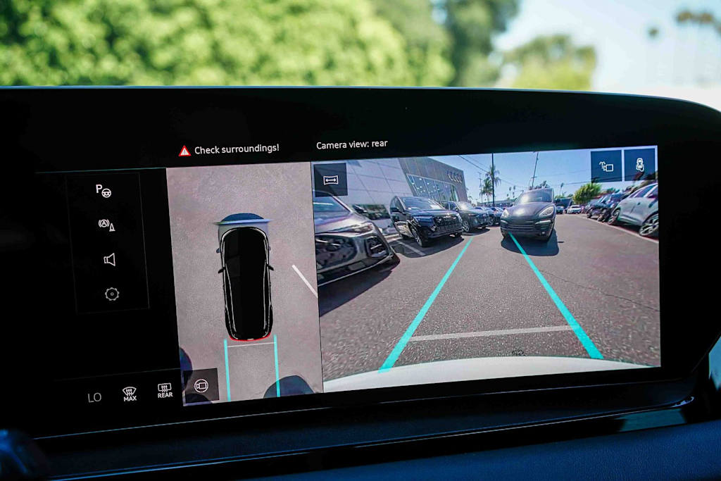 Thumbnail: 2025 Audi Q6 e-tron - 25