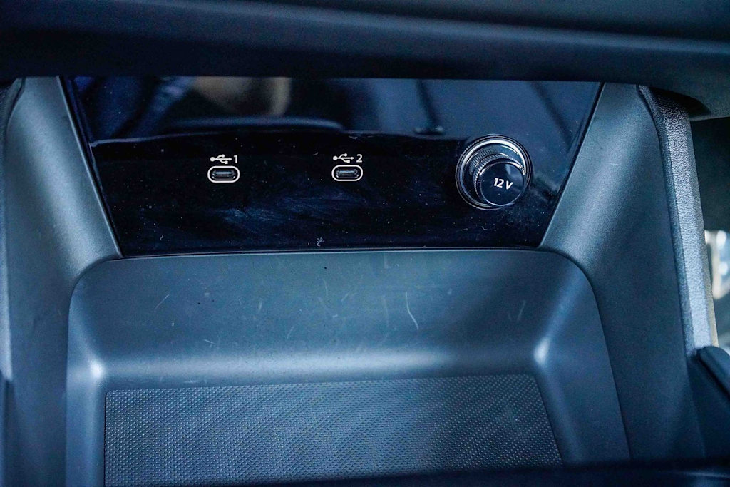 Thumbnail: 2025 Audi Q6 e-tron - 24