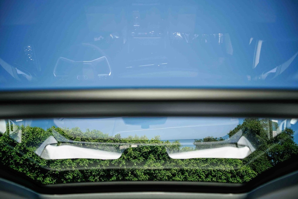 Thumbnail: 2025 Audi Q6 e-tron - 21