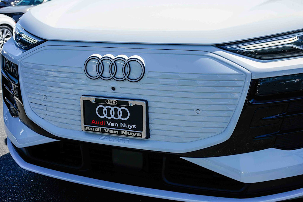 Thumbnail: 2025 Audi Q6 e-tron - 19