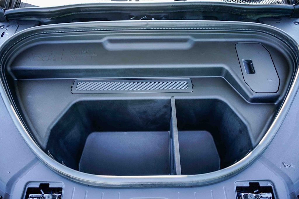 Thumbnail: 2025 Audi Q6 e-tron - 27