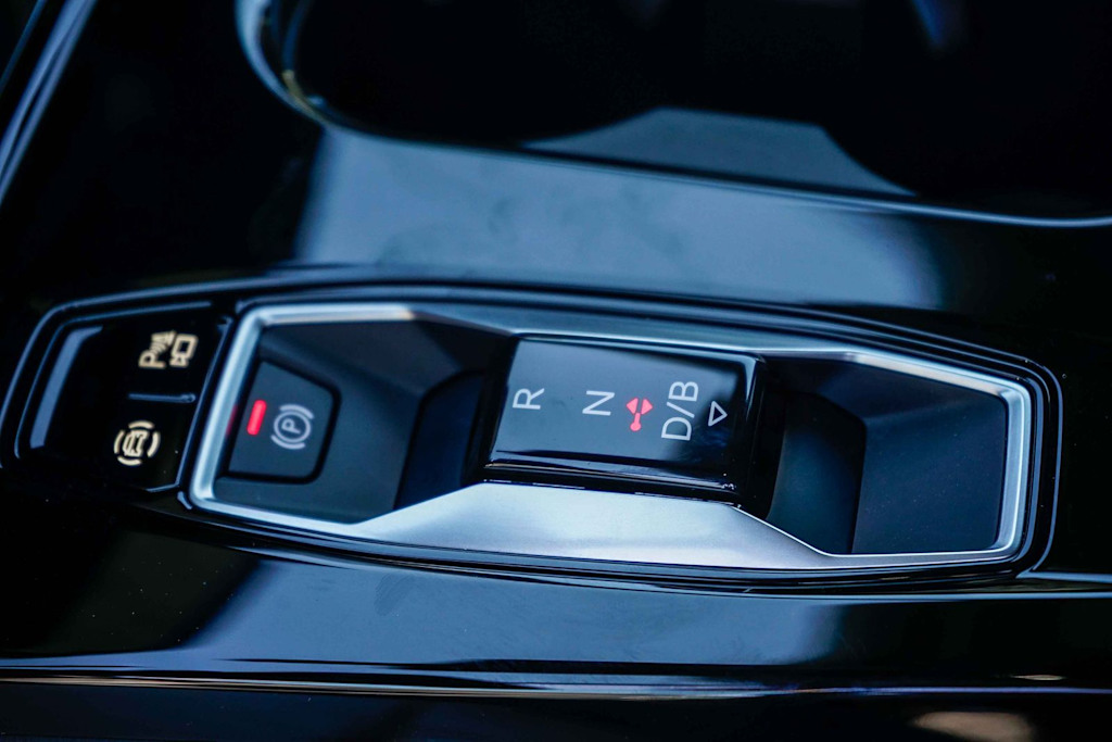 Thumbnail: 2025 Audi Q6 e-tron - 13