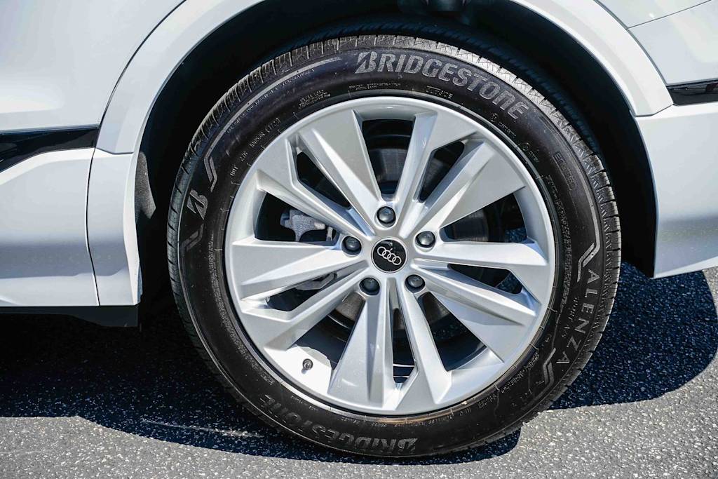 Thumbnail: 2025 Audi Q6 e-tron - 6