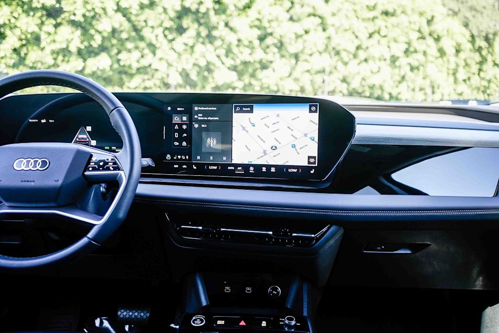 Thumbnail: 2025 Audi Q6 e-tron - 7