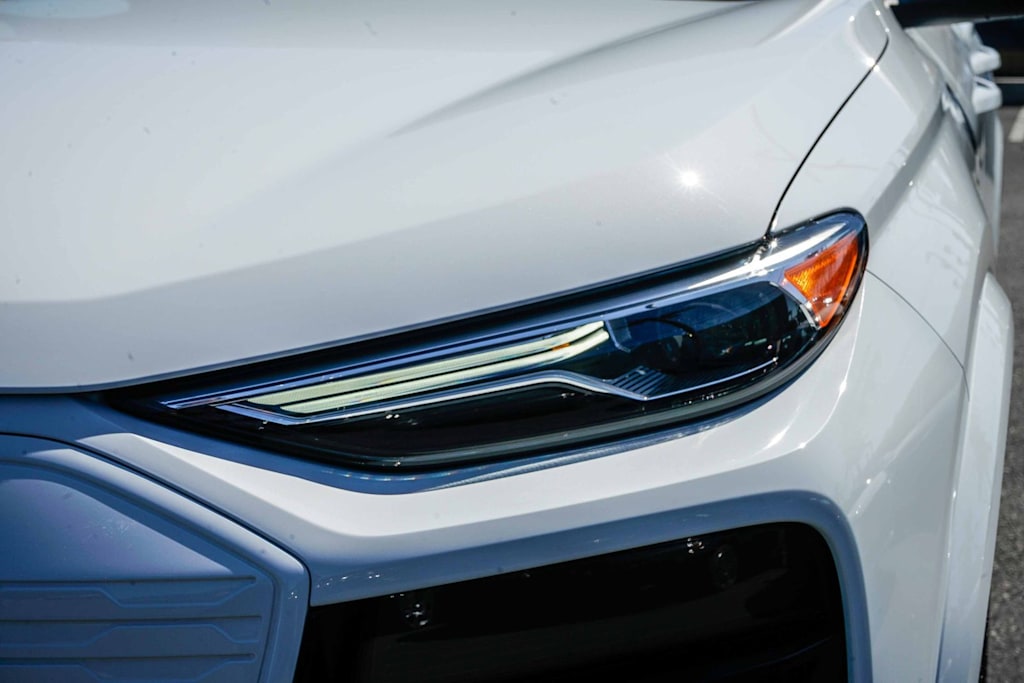 Thumbnail: 2025 Audi Q6 e-tron - 18