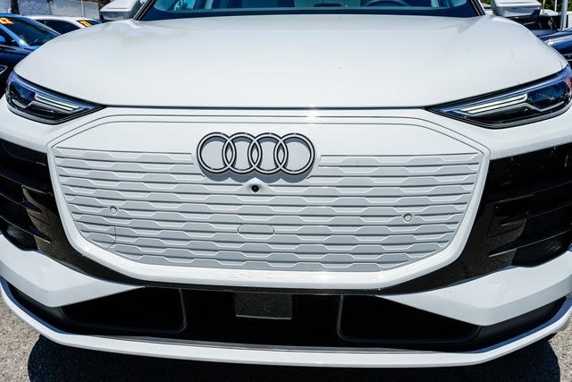 Thumbnail: 2025 Audi Q6 e-tron - 19
