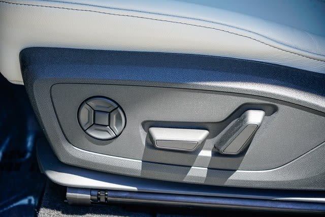 Thumbnail: 2025 Audi Q6 e-tron - 23