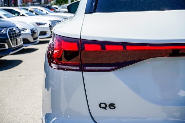 Thumbnail: 2025 Audi Q6 e-tron - 20