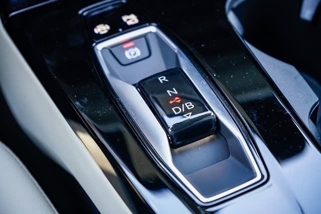 Thumbnail: 2025 Audi Q6 e-tron - 13