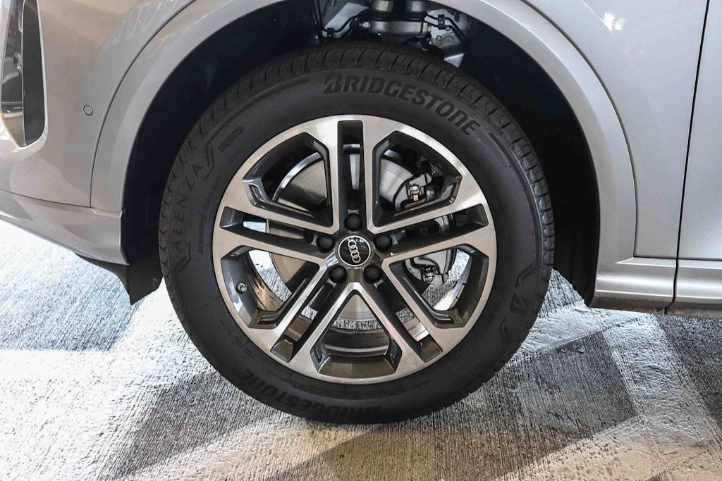 Thumbnail: 2025 Audi Q5 - 6