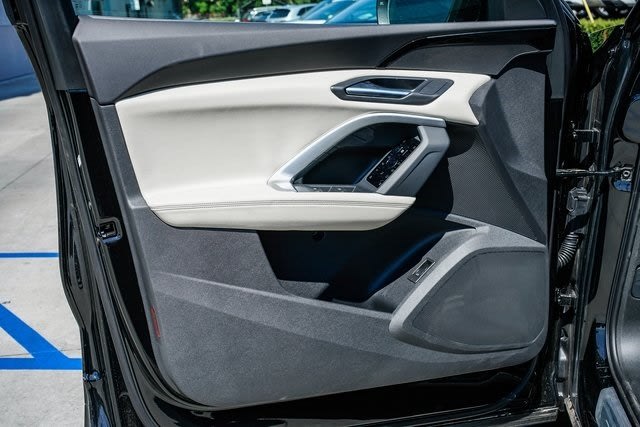 Thumbnail: 2025 Audi Q5 - 22