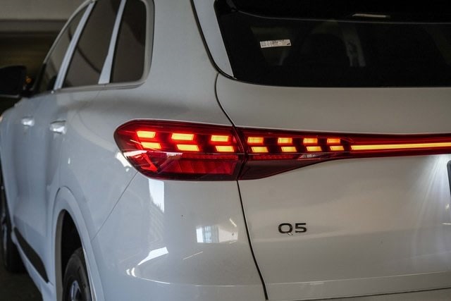 Thumbnail: 2025 Audi Q5 - 6