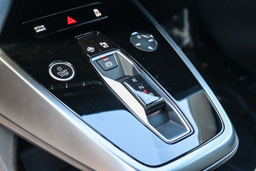 Thumbnail: 2023 Audi Q4 e-tron - 13