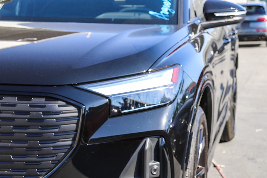Thumbnail: 2024 Audi Q4 e-tron - 10