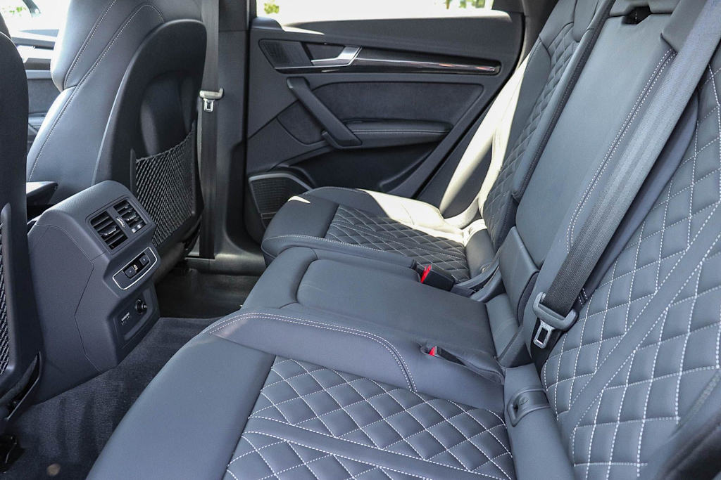 Thumbnail: 2024 Audi SQ5 - 11