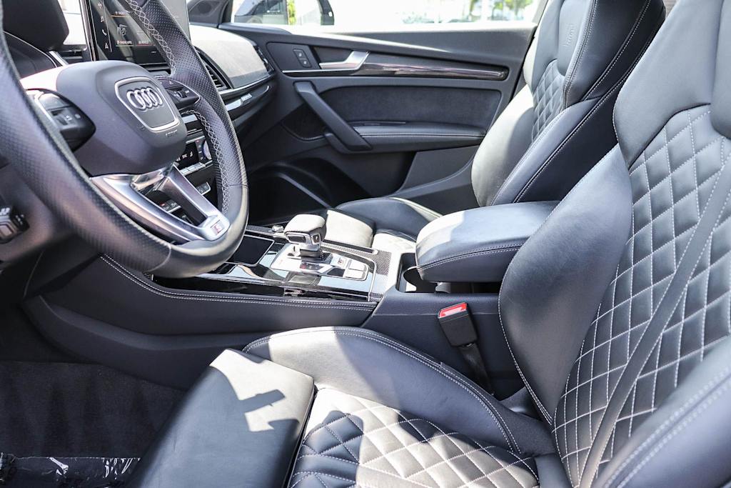 Thumbnail: 2024 Audi SQ5 - 10