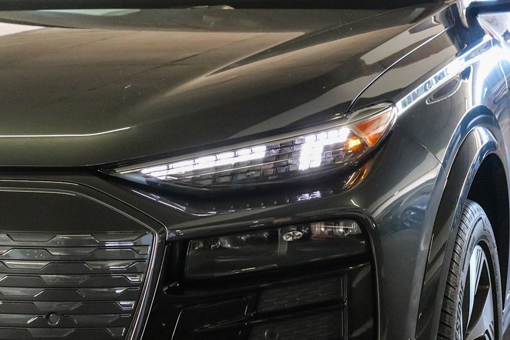 Thumbnail: 2025 Audi Q6 e-tron - 10