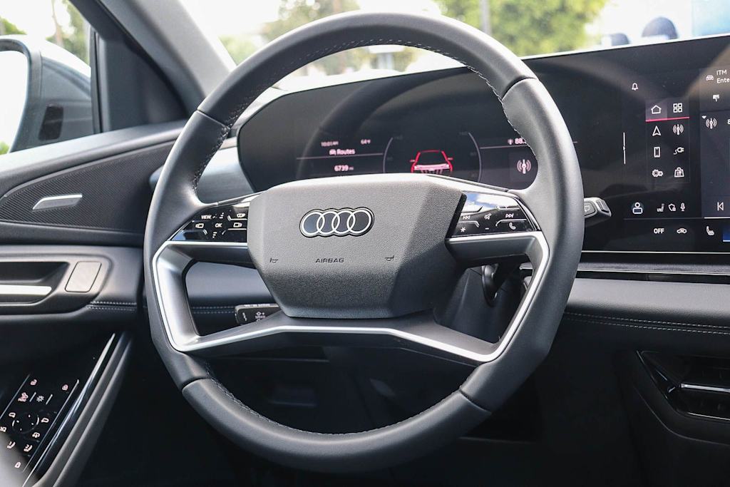 Thumbnail: 2025 Audi Q6 e-tron - 7