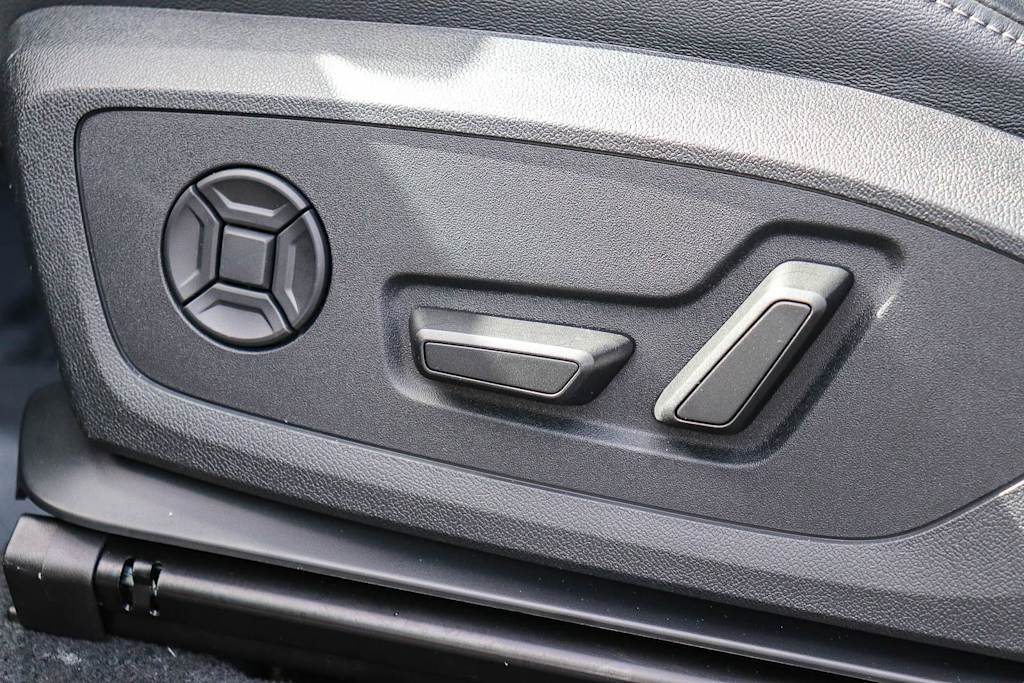 Thumbnail: 2025 Audi Q6 e-tron - 24