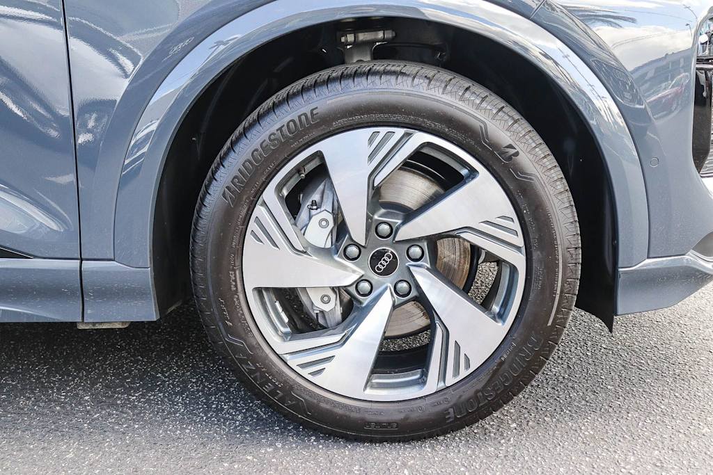 Thumbnail: 2025 Audi Q6 e-tron - 6