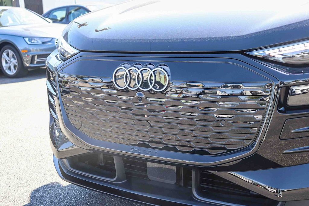 Thumbnail: 2025 Audi Q6 e-tron - 18