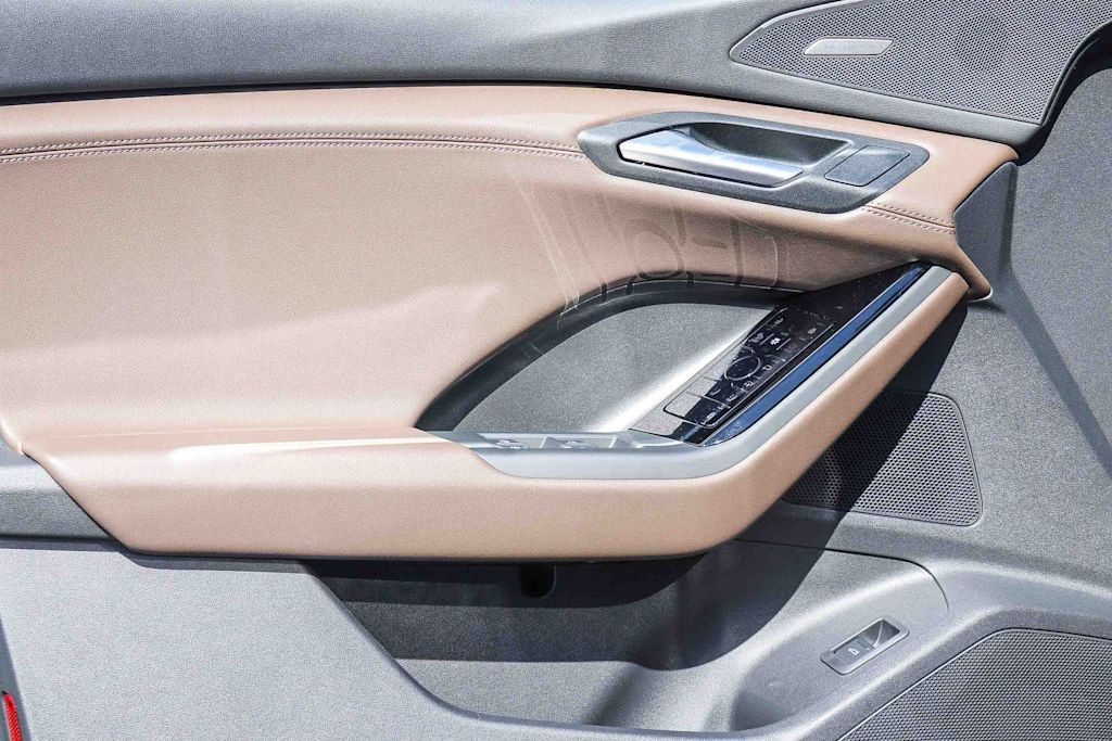 Thumbnail: 2025 Audi Q6 e-tron - 24