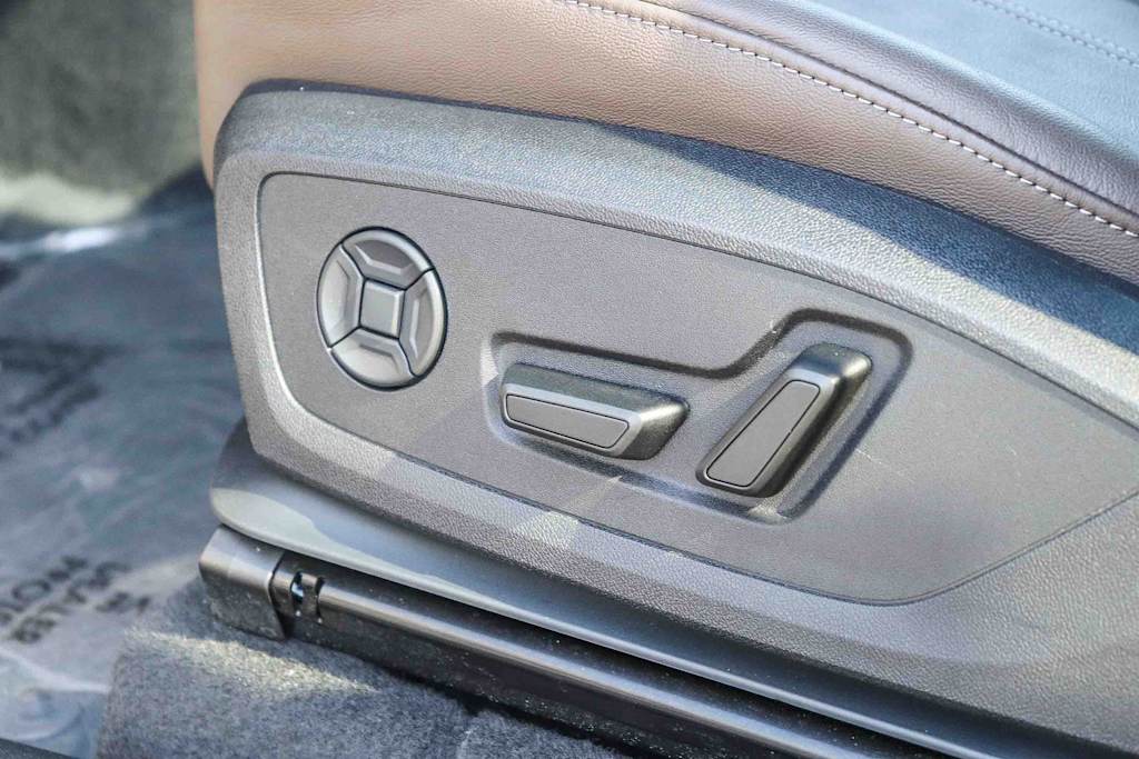 Thumbnail: 2025 Audi Q6 e-tron - 23
