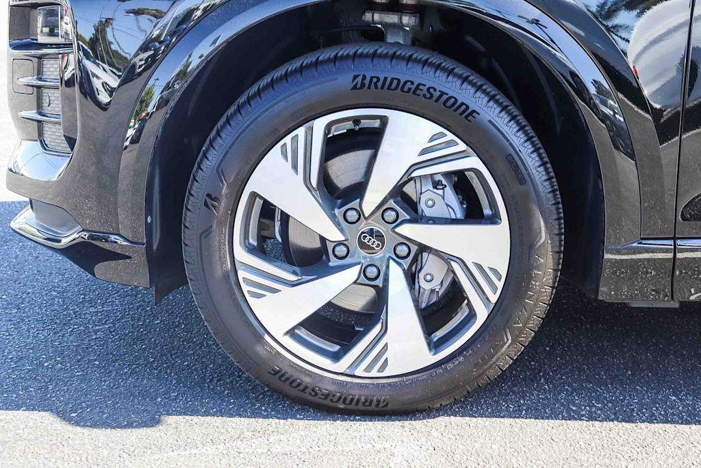 Thumbnail: 2025 Audi Q6 e-tron - 5