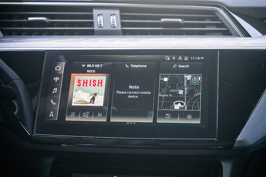 Thumbnail: 2023 Audi e-tron - 24