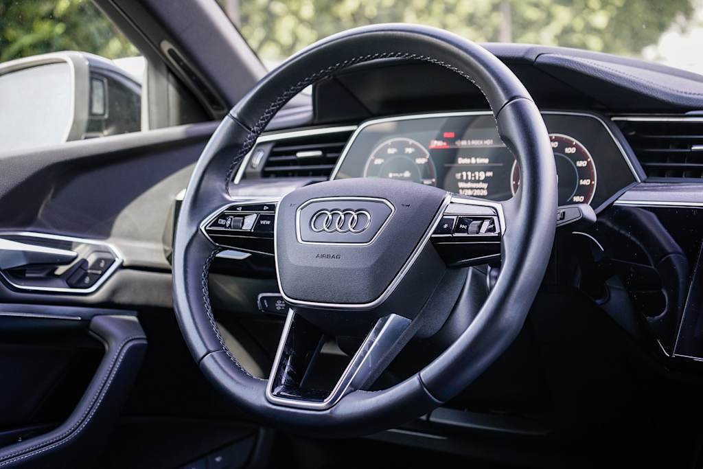 Thumbnail: 2023 Audi e-tron - 13