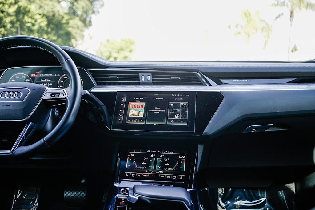 Thumbnail: 2023 Audi e-tron - 9