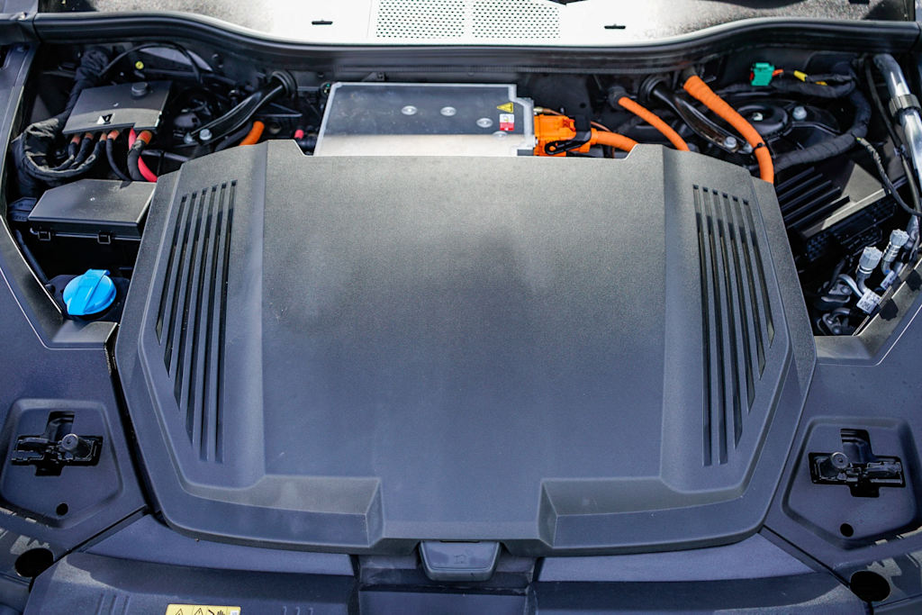 Thumbnail: 2023 Audi e-tron - 8