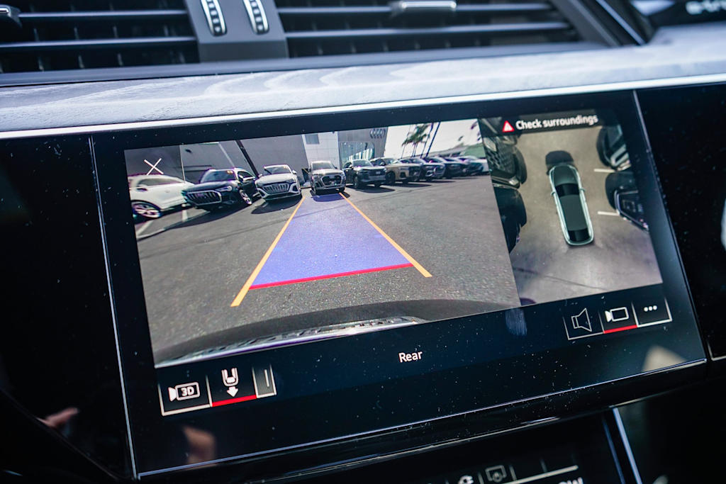 Thumbnail: 2023 Audi e-tron - 28