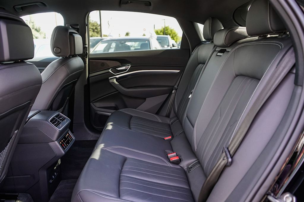 Thumbnail: 2023 Audi e-tron - 12